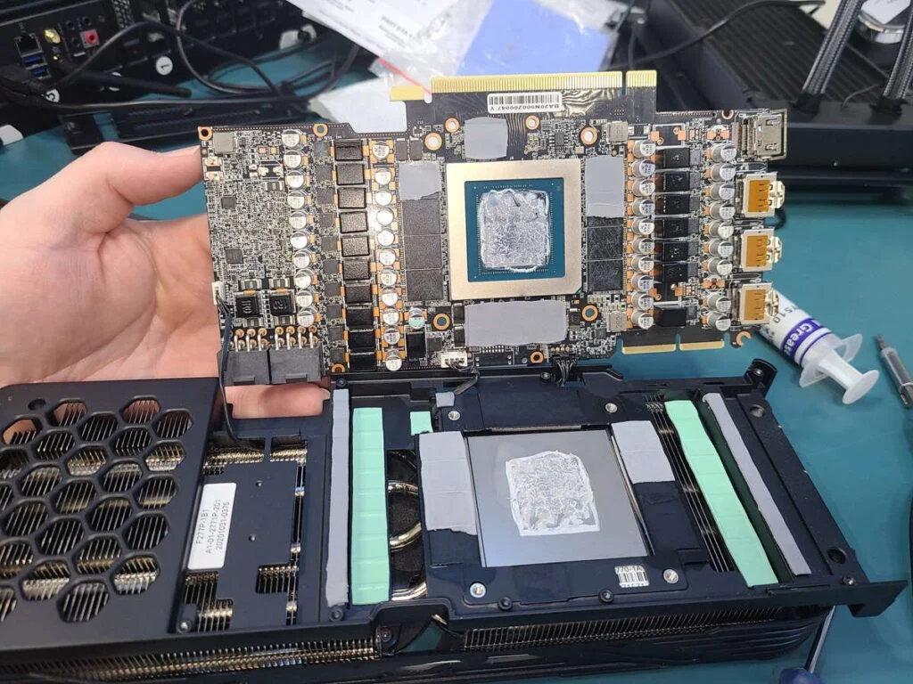 inside-of-gpu-repairing-the-thermal-paste-1024x768.webp